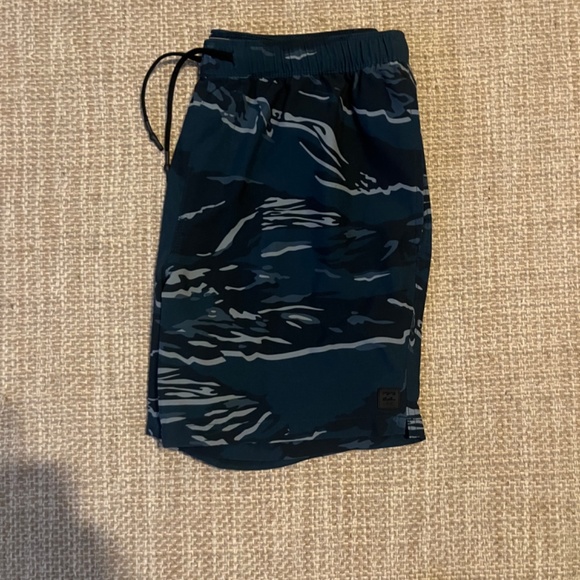 Billabong Elastic shorts - Picture 2 of 3